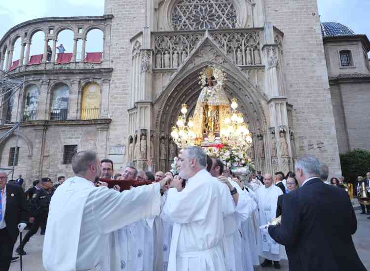 Procesi  n general vespertina Virgen press2