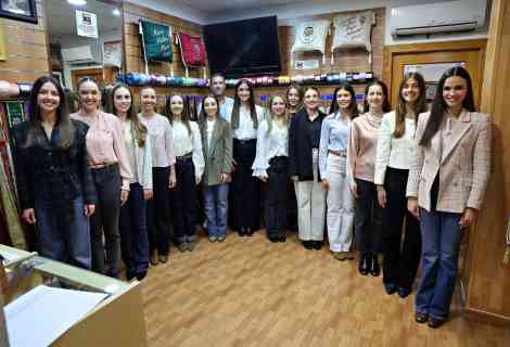 Llobe toma las medidas para las bandas de las Falleras Mayores 2026 y sus Cortes