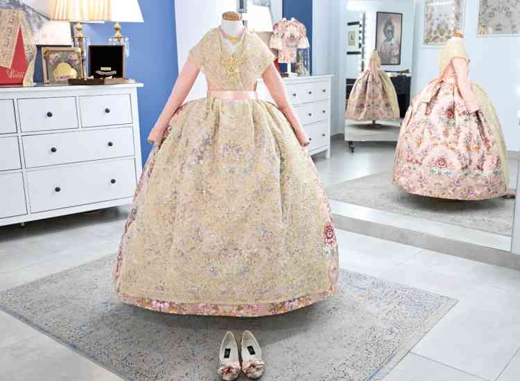 traje fuerzas armadas