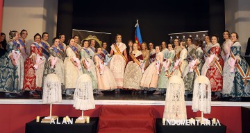 Alan Indumentaria entregó las mantillas a las Falleras Mayores y Cortes de Honor