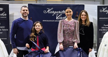 Margarita Vercher entregó sus cancanes a las Falleras Mayores Margarita Vercher entregó sus cancanes a las Falleras Mayores