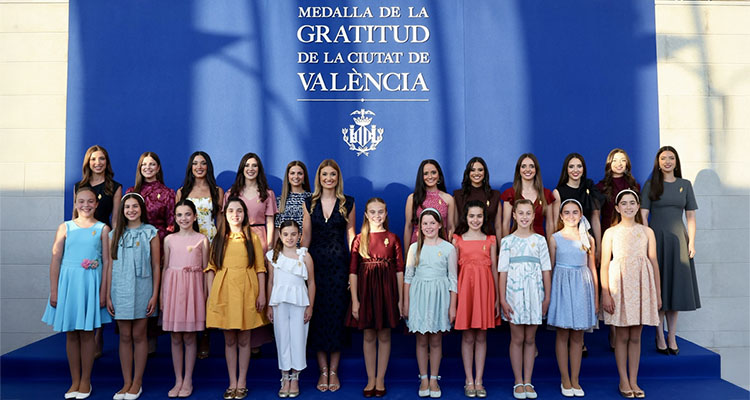 Las Falleras Mayores asistieron a la entrega de la Medalla de la Gratitud de Valencia