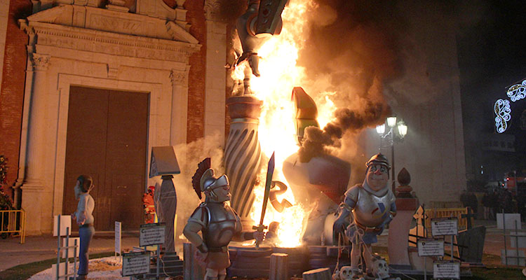 Turís se rindió al fuego tras el pulso del viento