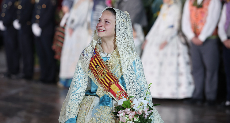El mundo de las Fallas ofrendó a la Patrona de Valencia
