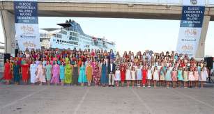 Así ha sido la presentación del jurado a las candidatas a Falleras Mayores de Valencia 2025